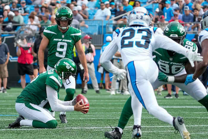 Jets' kicker Greg Zuerlein (9) attempts a field goal against the Carolina Panthers